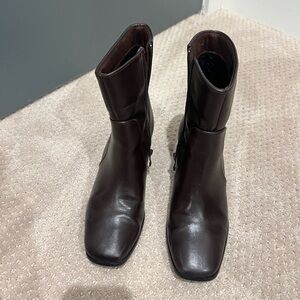 Dark drown block heel boots